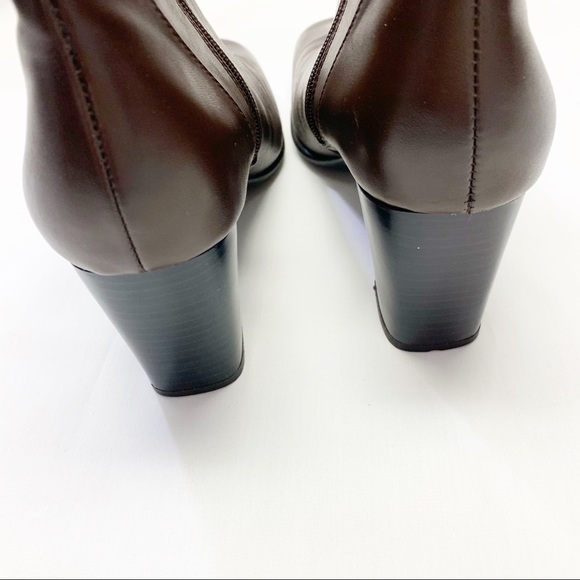 Nine & CO Women’s Brown Leather upper Ankle Bootie Size. 2 1/2 “ heel.  Good Con - Picture 7 of 9